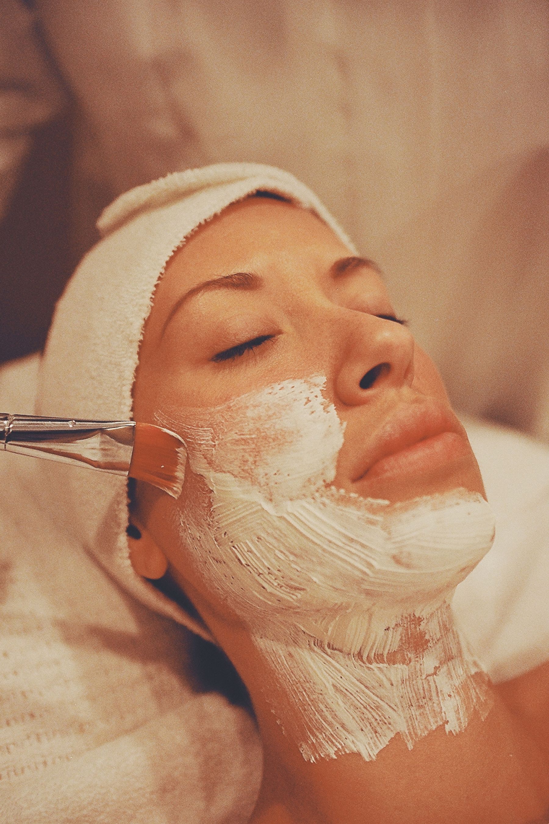 Client receiving a soothing facial mask